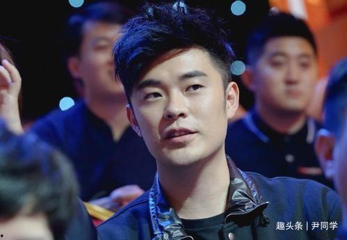 陈赫综艺吃瓜被泼水视频,吃瓜瞬间成焦点