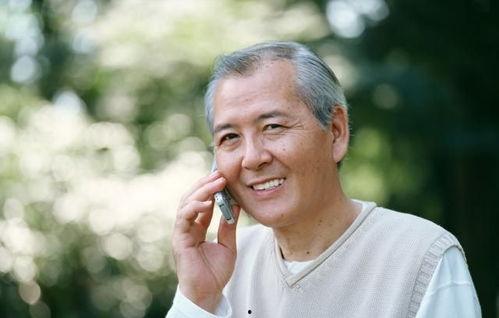 路上吃瓜老人图片搞笑视频,搞笑视频笑翻众人