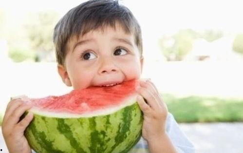 闺蜜吃瓜下巴脱臼视频,视频曝光引网友热议