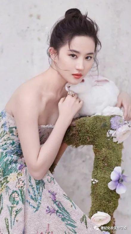 刘亦菲现场吃瓜图片视频